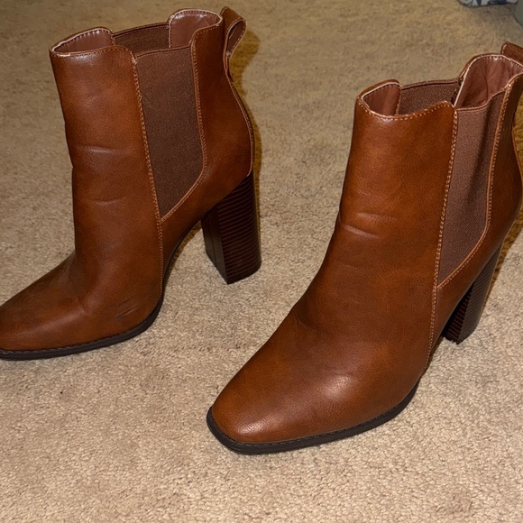 JustFab Tan Heeled Boots - Picture 1 of 2